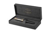 Skrive- & Tegneverktøy - Parker Sonnet Fountain Pen | Premium Metal and Black Gloss Finish with Gold Trim | Fine 18k Gold Nib with Black Ink Cartridge | Gift Box - 2119784