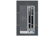 Skrive- & Tegneverktøy - Parker IM Duo Gift Set with Ballpoint Pen & Fountain Pen | Gloss Black with Chrome Trim | Blue Ink Refill & Cartridge | Gift Box - 2093215