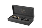 Skrive- & Tegneverktøy - Parker Duofold Centennial Fountain Pen | Classic Black with Gold Trim | Fine Solid Gold Nib | Black Ink and Convertor | Premium Gift Box - 1931381