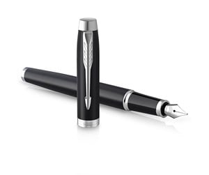 Skrive- & Tegneverktøy - Parker IM Fountain Pen | Matte Black with Chrome Trim | Medium Point with Blue Ink Cartridge | Gift Box - 2143638