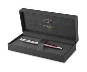 Skrive- & Tegneverktøy - Parker Sonnet Ballpoint Pen | Premium Metal and Red Satin Finish with Chrome Trim | Medium Point with Black Ink Refill | Gift Box - 2119783