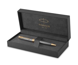 Skrive- & Tegneverktøy - Parker Sonnet Ballpoint Pen | Chiselled Silver with Gold Trim | Medium Point Black Ink | Gift Box - 1931492