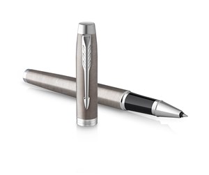 Skrive- & Tegneverktøy - Parker IM Rollerball Pen | Stainless Steel with Chrome Trim | Fine Point with Black Ink Refill | Gift Box - 2143633