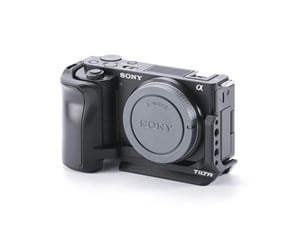 Foto- & Videotilbehør - Tilta L-Bracket Mounting Plate for Sony ZV-E10 - Black - TA-T56-LMP-B