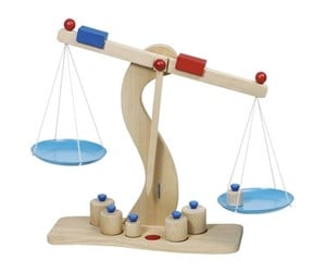 Lekekjøkken & Utstyr - Goki Wooden Scale with Metal Weights - 51856